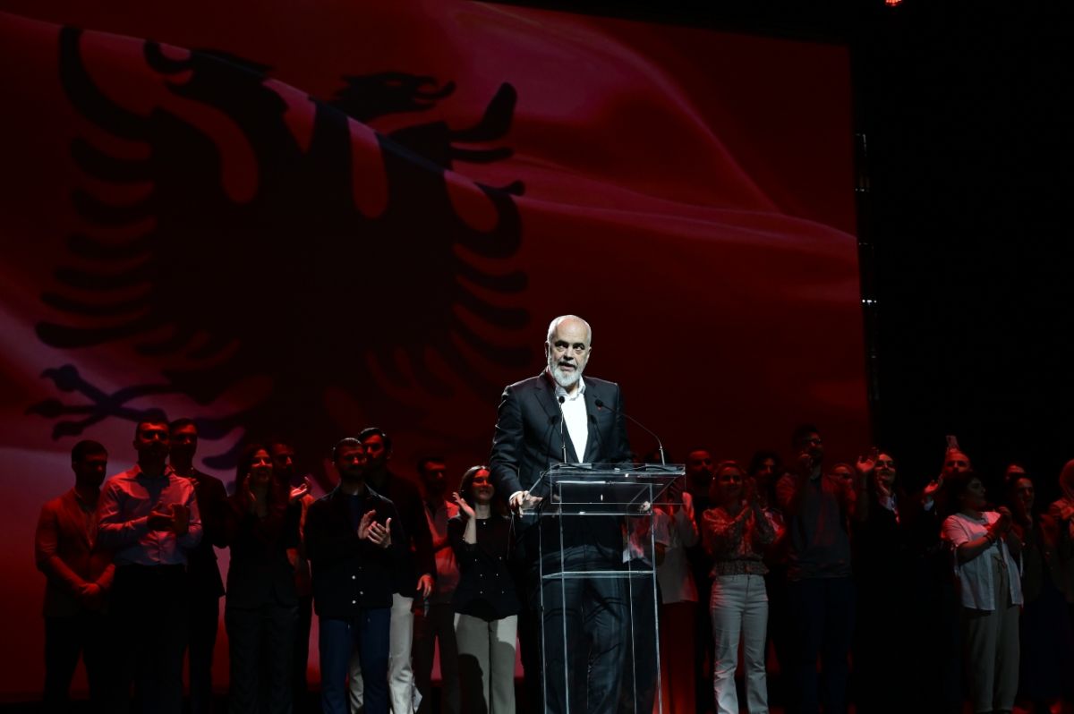 Mήνυμα του Ράμα με στίχους από ποίημα στον Μητσοτάκη: «Ας μη γίνουμε εχθροί και ας πολεμήσουμε…»