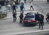Σλοβακία: Η στιγμή που ο δράστης πυροβολεί τον πρωθυπουργό Ρόμπερτ Φίτσο [vid]