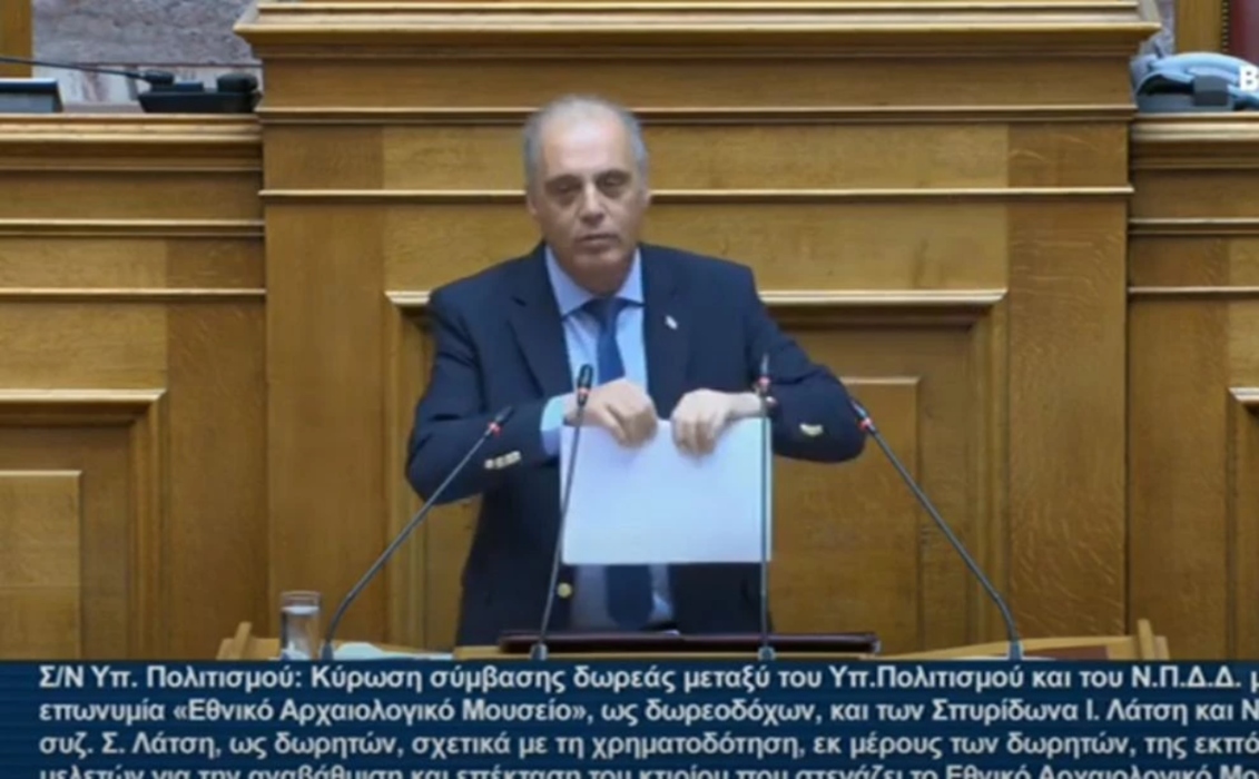 Τη Συμφωνία των Πρεσπών έσκισε ο Κυριάκος Βελόπουλος από το βήμα της Βουλής