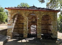 Άνδρας έβαλε φωτιά και έκαψε ιστορική εκκλησία 156 ετών στη Χαλκιδική