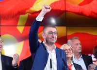 Β. Μακεδονία: Διγλωσσία εντός και εκτός συνόρων