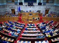 Μαίνεται η μάχη εντυπώσεων στην πολιτική σκηνή