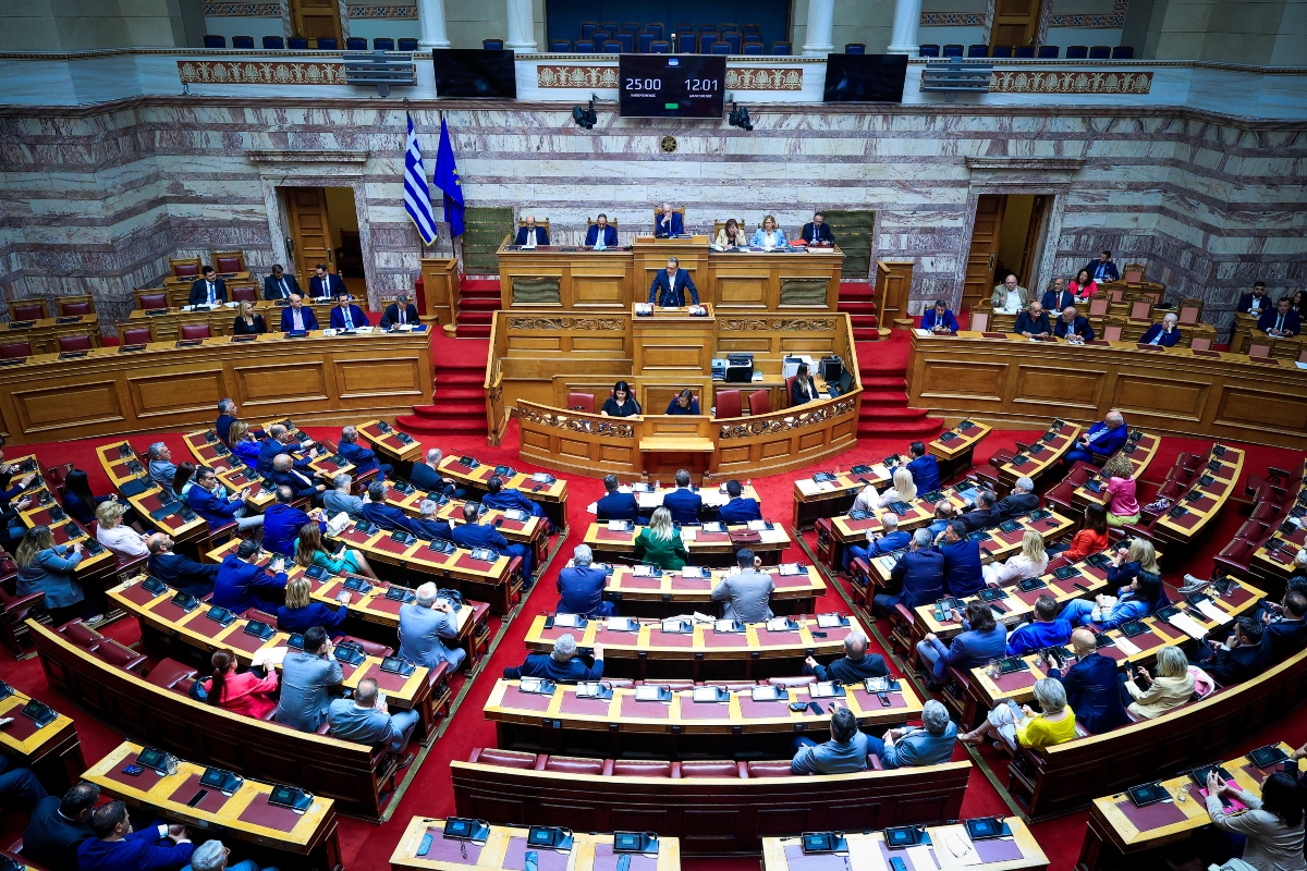 Μαίνεται η μάχη εντυπώσεων στην πολιτική σκηνή
