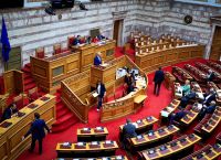 Η άτυπη “τηλεμαχία” των πολιτικών αρχηγών