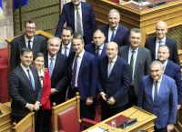 Η κυβέρνηση επιμένει στη δημοσιονομική πειθαρχία απέναντι στην ακρίβεια