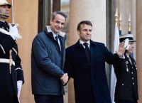 Τέλος ο “πάγος” στις σχέσεις Μητσοτάκη – Μακρόν