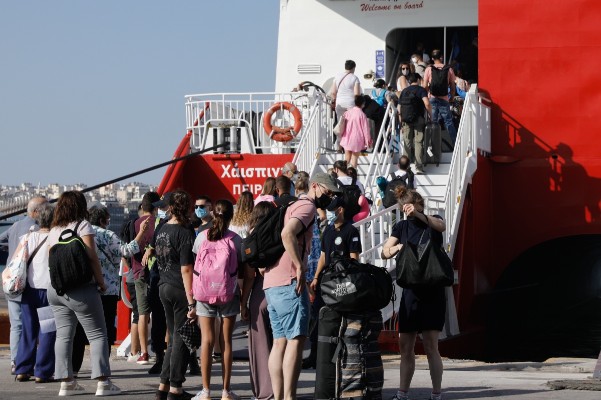 Ακτοπλοϊκά εισιτήρια: Γιατί είναι δύσκολη εξίσωση η μείωση του ΦΠΑ
