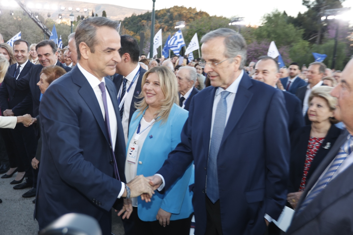 Πιέσεις σε Μητσοτάκη να γίνει Σαμαράς