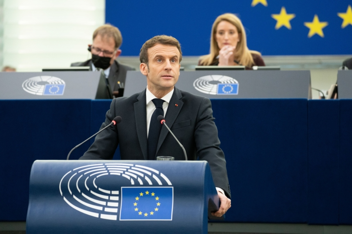 Γαλλία: Ο Μακρόν προτείνει κοινό μέτωπο των μετριοπαθών κατά των ακραίων