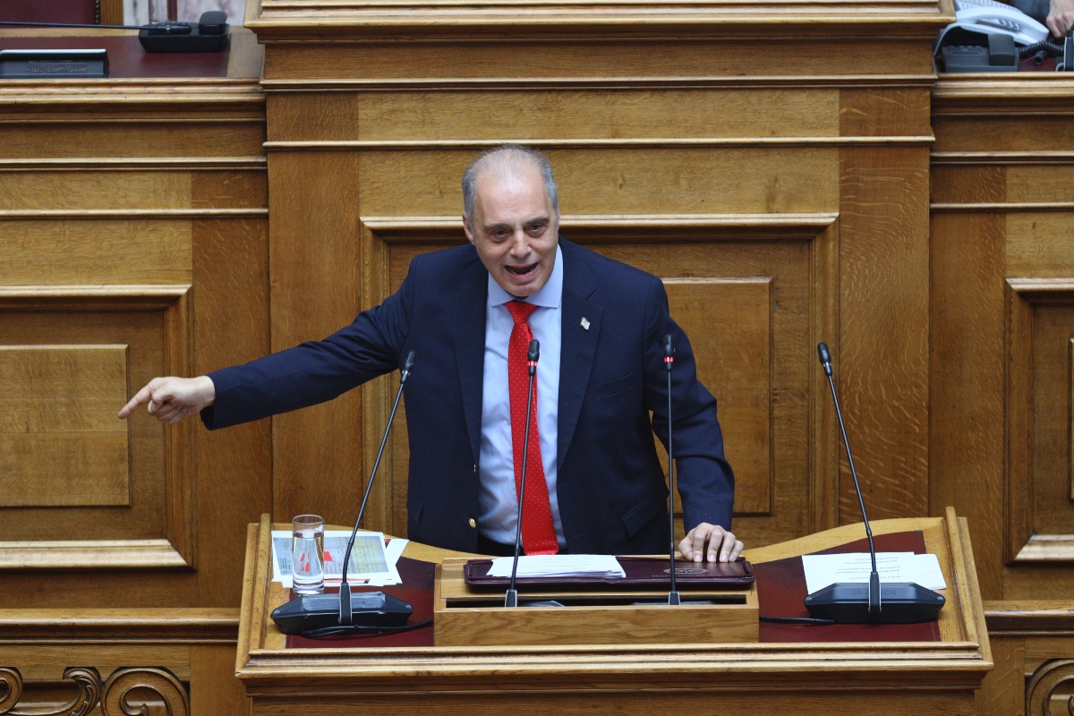 Άλμα στα δεξιά του πολιτικού συστήματος