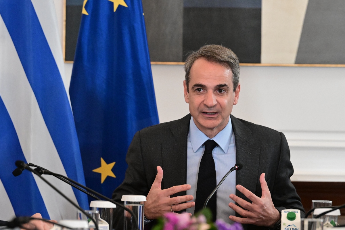 “Αποσυμπίεση” και “φυγή προς τα εμπρός” επιχειρεί η κυβέρνηση