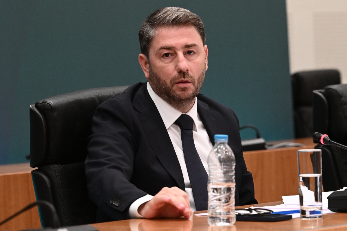 ΠΑΣΟΚ: Πληθαίνουν οι απειλές για διαγραφές και ανεξαρτητοποιήσεις