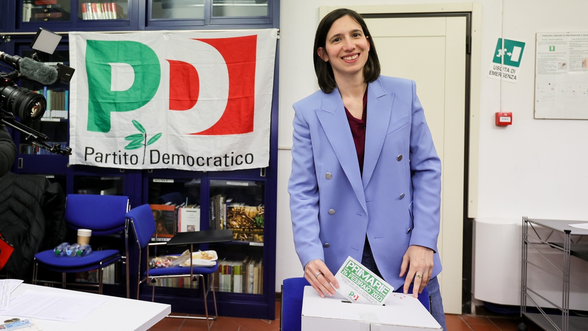 Ιταλία: Η Έλι Σλάιν προσπαθεί να “φρενάρει” την ανοδική πορεία της δεξιάς