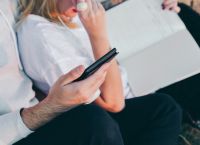 Micro-cheating: Τι είναι και πώς θα καταλάβετε αν είστε ένοχοι