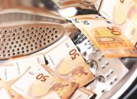 Τι αλλάζει στο… κυνήγι οφειλετών της εφορίας για παλαιά χρέη