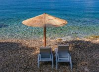 Κατήγγειλαν μέχρι και το… «Σύνταγμα» ως αυθαίρετη παραλία