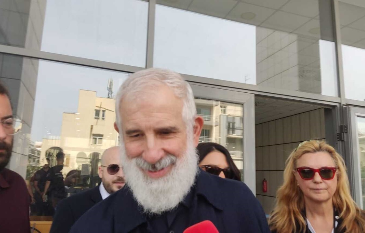 Πέτρος Φιλιππίδης: Η πρώτη του δήλωση έξω από τα δικαστήρια – «Ήρθα να σας πω…»