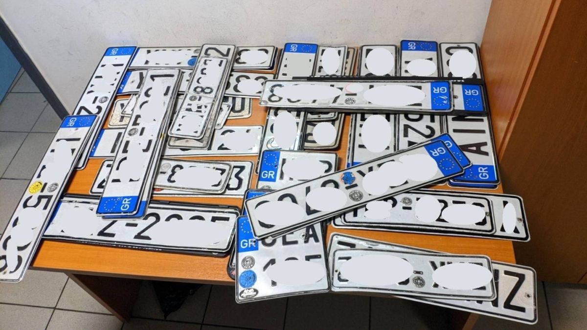 Επιστροφή πινακίδων από τον δήμο Αθηναίων λόγω εκλογών