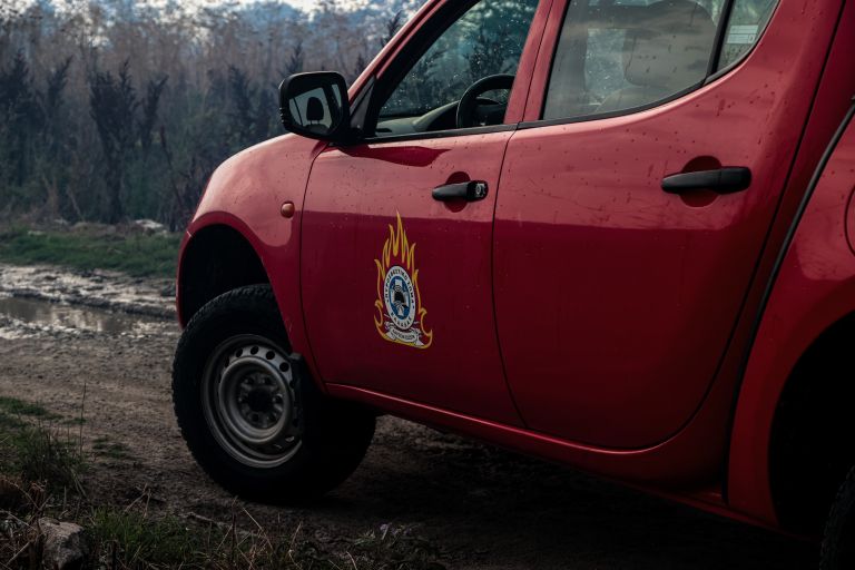 Φωτιά σε μονοκατοικία στο κέντρο της Θεσσαλόνικης [vid]