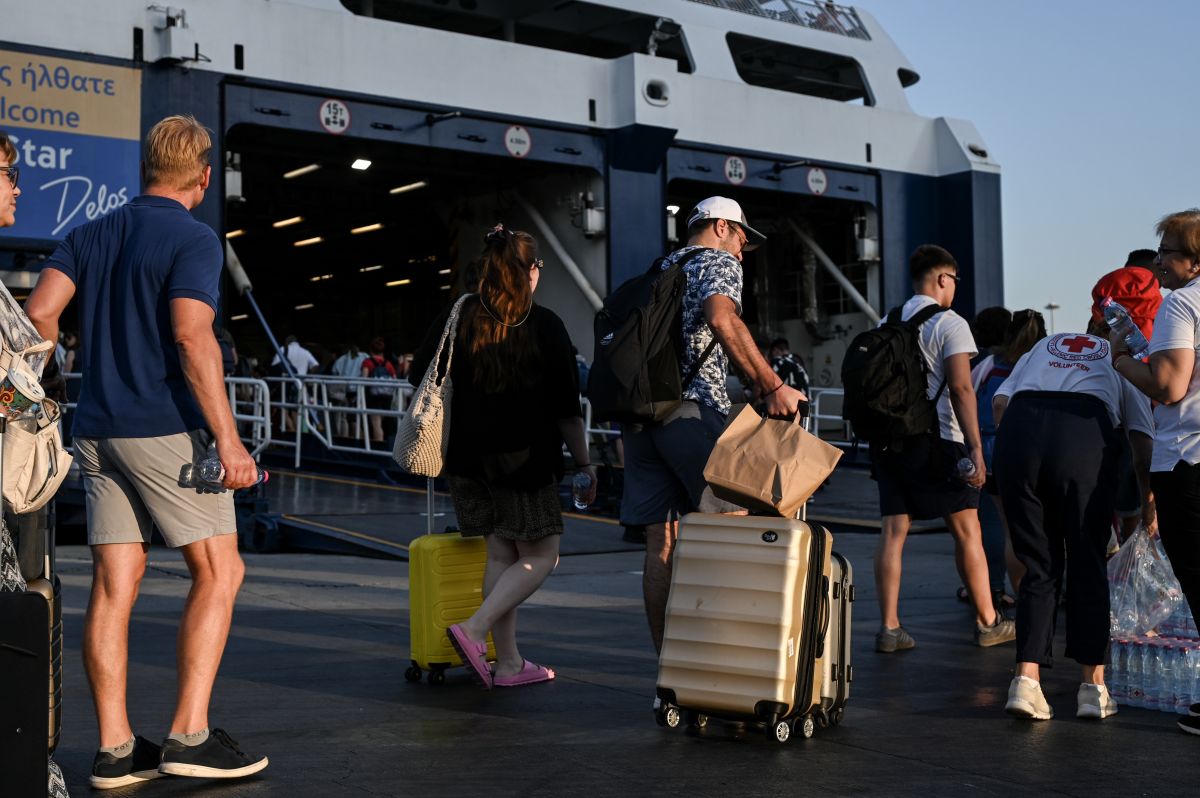 ΕΛΣΤΑΤ: «Κόβουν» δαπάνες και διανυκτερεύσεις οι Ελληνες τουρίστες