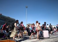 Αγίου Πνεύματος: Φεύγουν οι Αθηναίοι – Το αδιαχώρητο στα λιμάνια του Πειραιά και της Ραφήνας Αγίου Πνεύματος: Φεύγουν οι Αθηναίοι – Το αδιαχώρητο στα λιμάνια του Πειραιά και της Ραφήνας