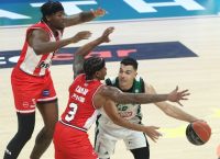 Ολυμπιακός – Παναθηναϊκός: Η χειρονομία του Κάνααν στον Σλούκα και ο έντονος διάλογος [vid]