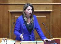 Παπακώστα: Κρίσιμο βήμα στον αγώνα μας κατά της ενδοοικογενειακής βίας ο νόμος Φλωρίδη