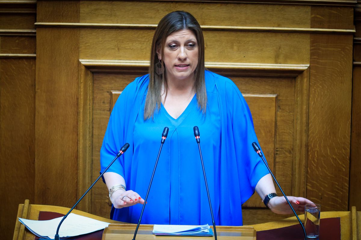 Ζωή Κωνσταντοπούλου: Χαμόγελα για την “αυτοκάθαρση” της Κουμουνδούρου και μήνυμα για αποπομπή Παππά