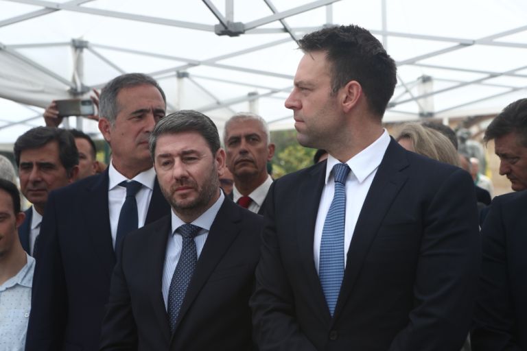 Τον ασκό του Αιόλου άνοιξαν στην κεντροαριστερά οι «χαμηλές πτήσεις» ΣΥΡΙΖΑ και ΠΑΣΟΚ