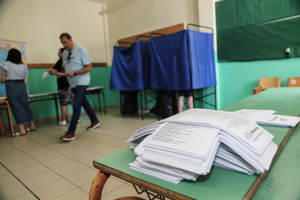 ΥΠΕΣ: Χαμηλή η συμμετοχή στις Ευρωεκλογές – Πώς κινείται κάθε περιφέρεια [vid]