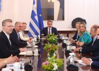 Συνάντηση Μητσοτάκη με τους 7 νέους ευρωβουλευτές της ΝΔ – Με τηλεδιάσκεψη Μπελέρης και Μεϊμαράκης