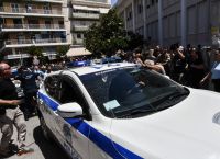 Επεισόδια έξω από τα Δικαστήρια Πύργου -Οργισμένοι συγγενείς της 11χρονης πήγαν να λιντσάρουν τον δολοφόνο