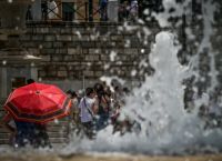 Καύσωνας: Έκτακτα μέτρα στον ιδιωτικό τομέα – “Φρένο” στα delivery [vid]