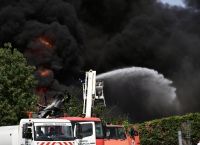 Φωτιά σε εργοστάσιο στην Κάτω Κηφισιά: Που έχει διακοπεί η κυκλοφορία [vid]