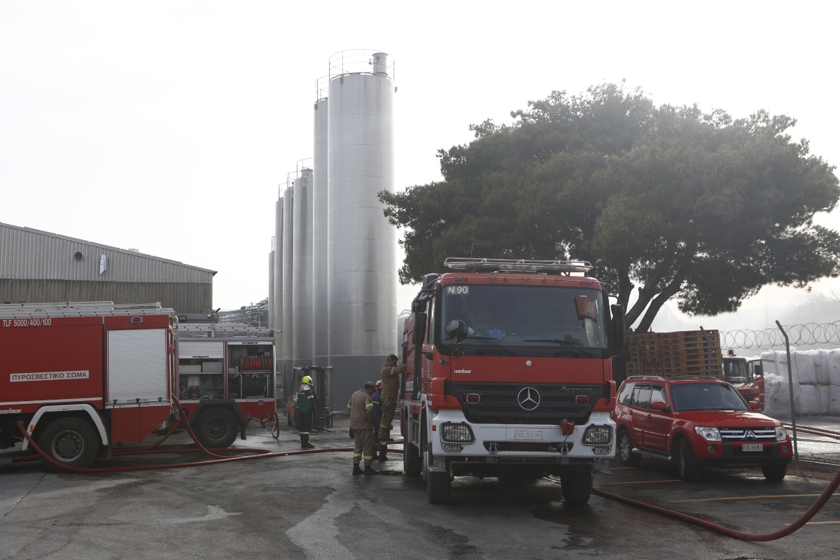 Φωτιά σε εργοστάσιο στην Κηφισιά: Ανοίγουν οι δρόμοι που είχε κλείσει νωρίτερα η αστυνομία