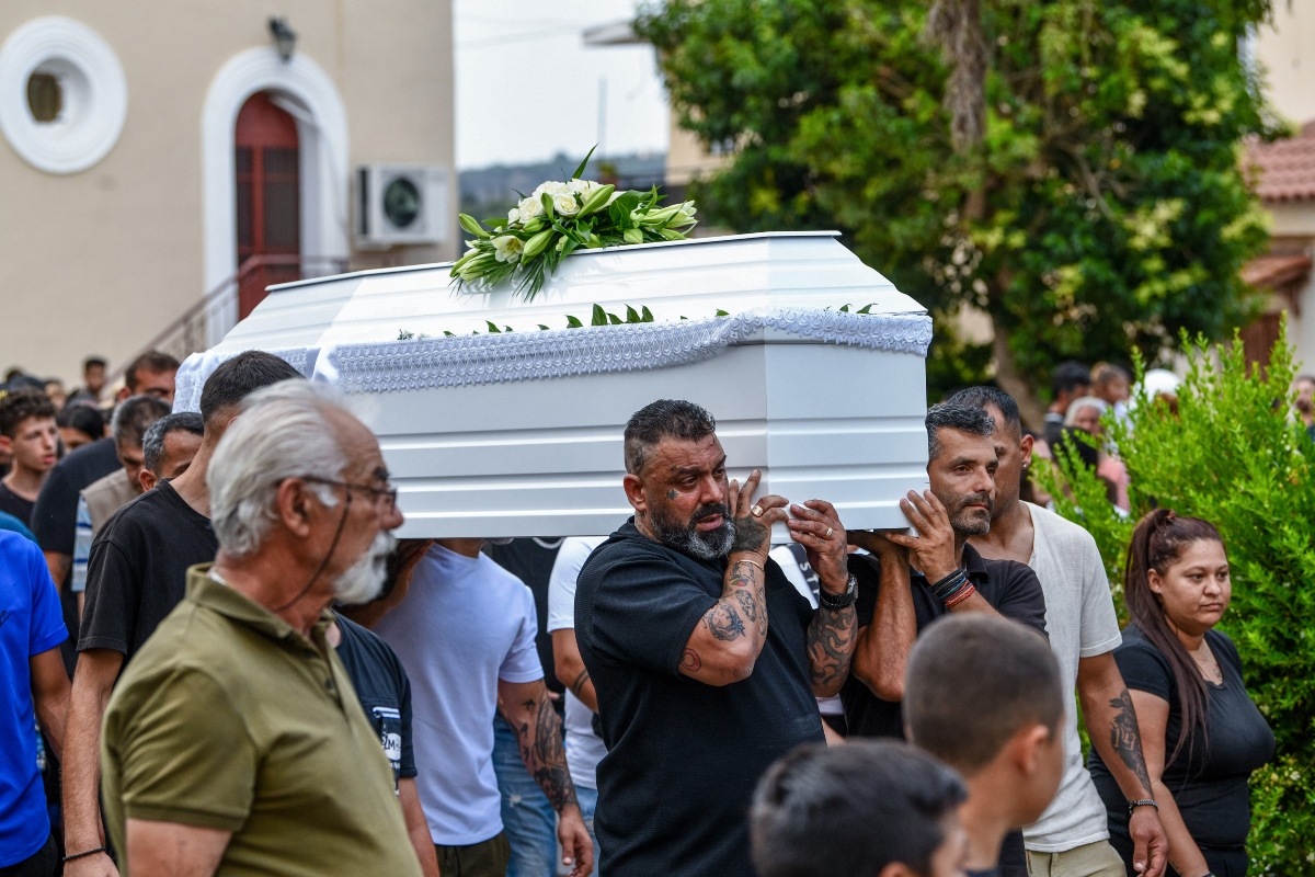 Θρήνος στην κηδεία της 11χρονης Βασιλικής στην Ηλεία – Την Παρασκευή η απολογία του δράστη