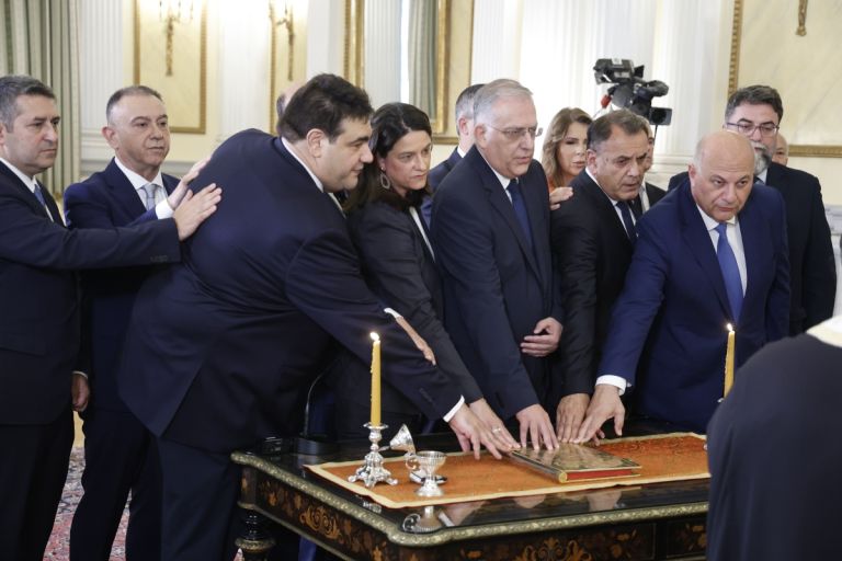Ανασχηματισμός: Ορκίστηκαν οι νέοι υπουργοί και υφυπουργοί [vid]