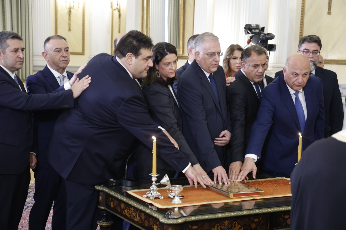 Ανασχηματισμός: Ορκίστηκαν οι νέοι υπουργοί και υφυπουργοί [vid]
