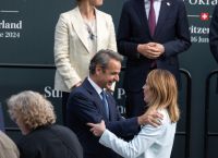 Μήνυμα Μητσοτάκη για το τέλος του πολέμου στην Ουκρανία – Συναντήθηκε με τη Μέτσολα