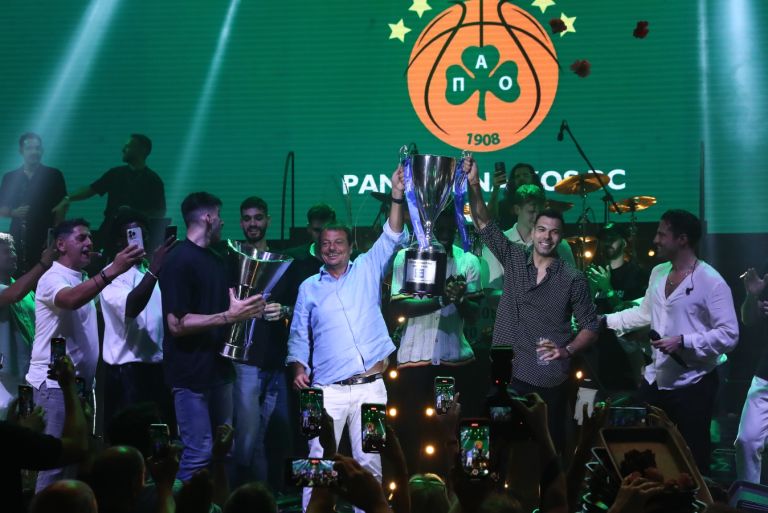 Παναθηναϊκός: Αταμάν και παίκτες γιόρτασαν την κατάκτηση της κορυφής σε Ελλάδα κι Ευρώπη [vid]