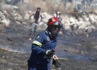 Φωτιά Βάρης Κορωπίου: Μέσα στο Κίτσι οι φλόγες – Μεγάλες ζημιές σε επιχειρήσεις από την πυρκαγιά [vid]