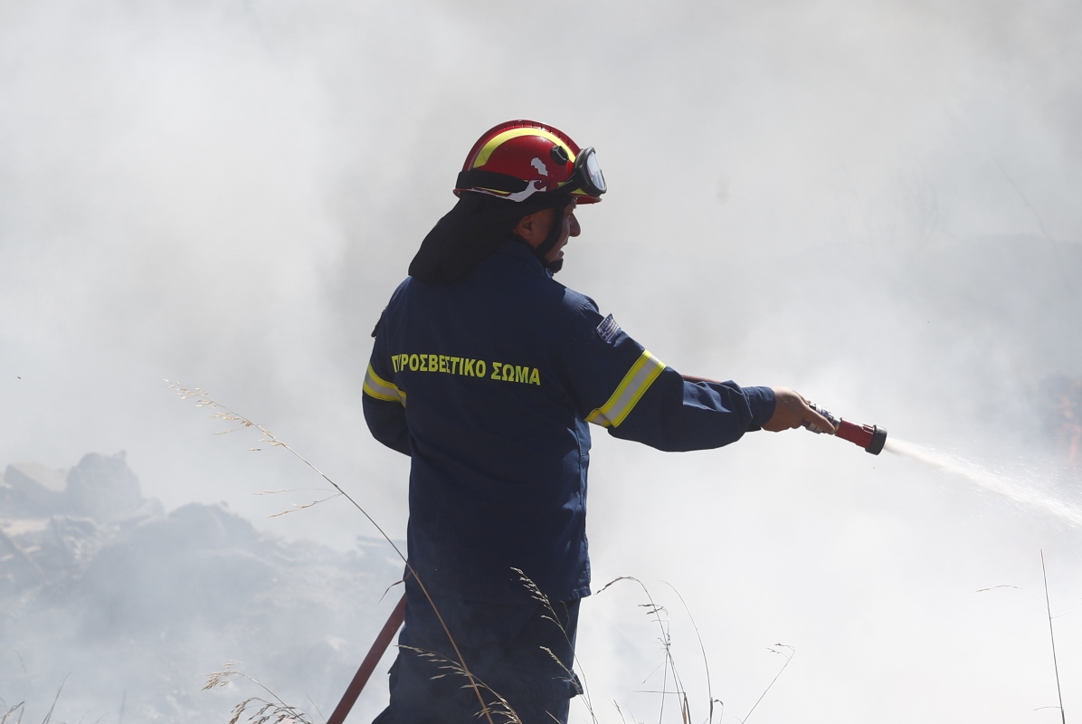 Μάχη με τις φλόγες σε Αργολίδα, Ηλεία και Αχαΐα [vid]