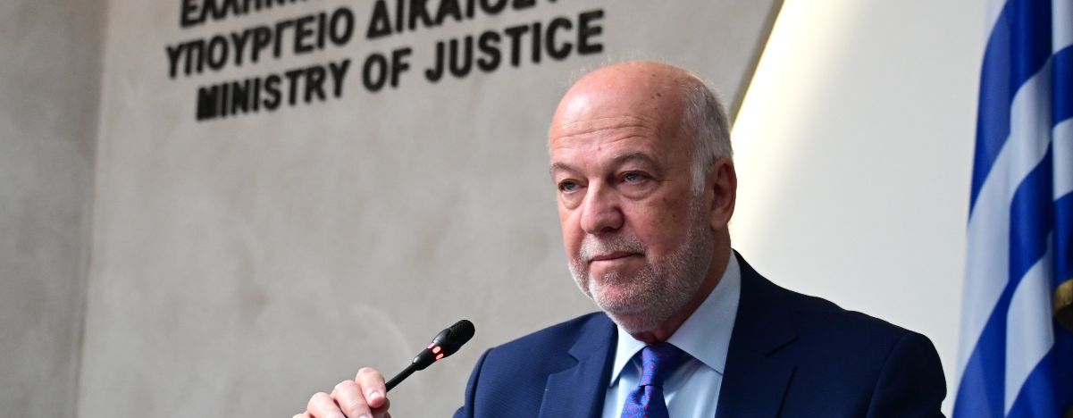 Τα 13 νέα μέτρα κατά της ενδοοικογενειακής βίας: Τι θα ισχύει για βραχιολάκι και προσωρινή κράτηση