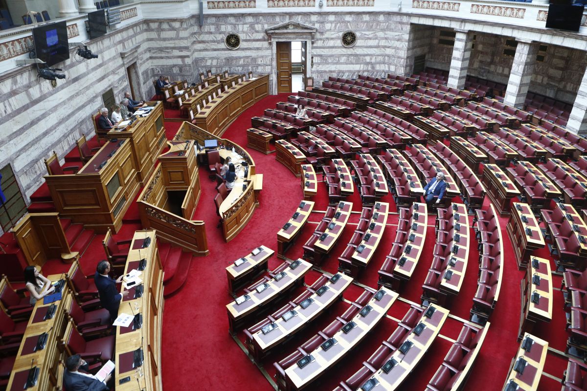 Βουλή: Εγκρίθηκε ο διορισμός των 7 διοικητών στις Υγειονομικές Περιφέρειες – Εντονες αντιδράσεις