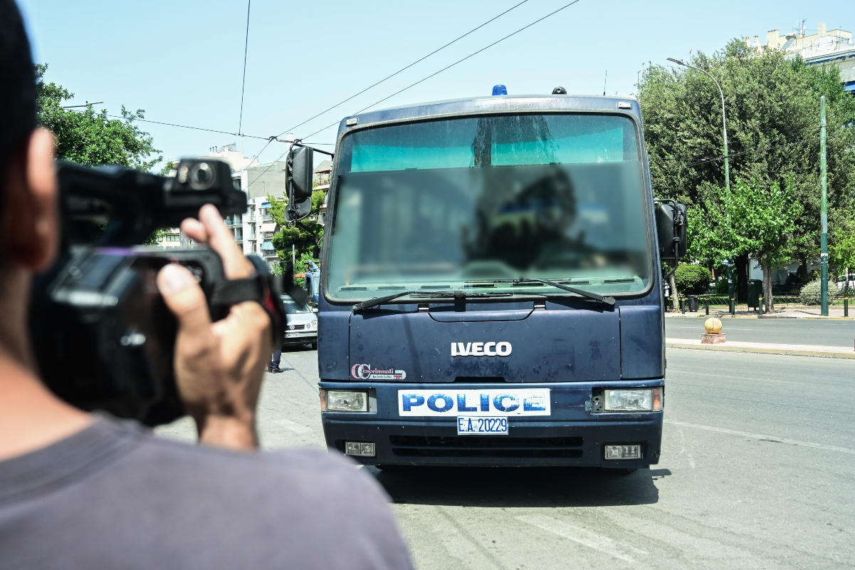 Ποινική δίωξη κατά του δημοσιογράφου της ΕΡΤ – Διώκεται για ενδοοικογενειακή απειλή κατά συρροή