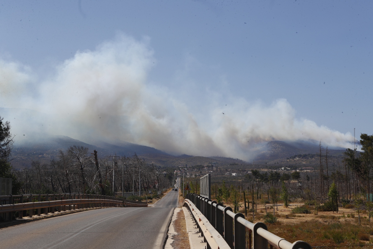 Φωτιά στην Πάρνηθα: Έκτακτες κυκλοφοριακές ρυθμίσεις – Ήχησε δύο φορές το 112