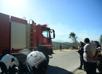 Φωτιά στην Κερατέα: Καίγονται σπίτια – Μήνυμα 112 για εκκένωση σε έξι οικισμούς [vid]