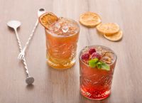 Heat Bloating: Γιατί μπορεί να αισθάνεστε πιο φουσκωμένη στη ζέστη;