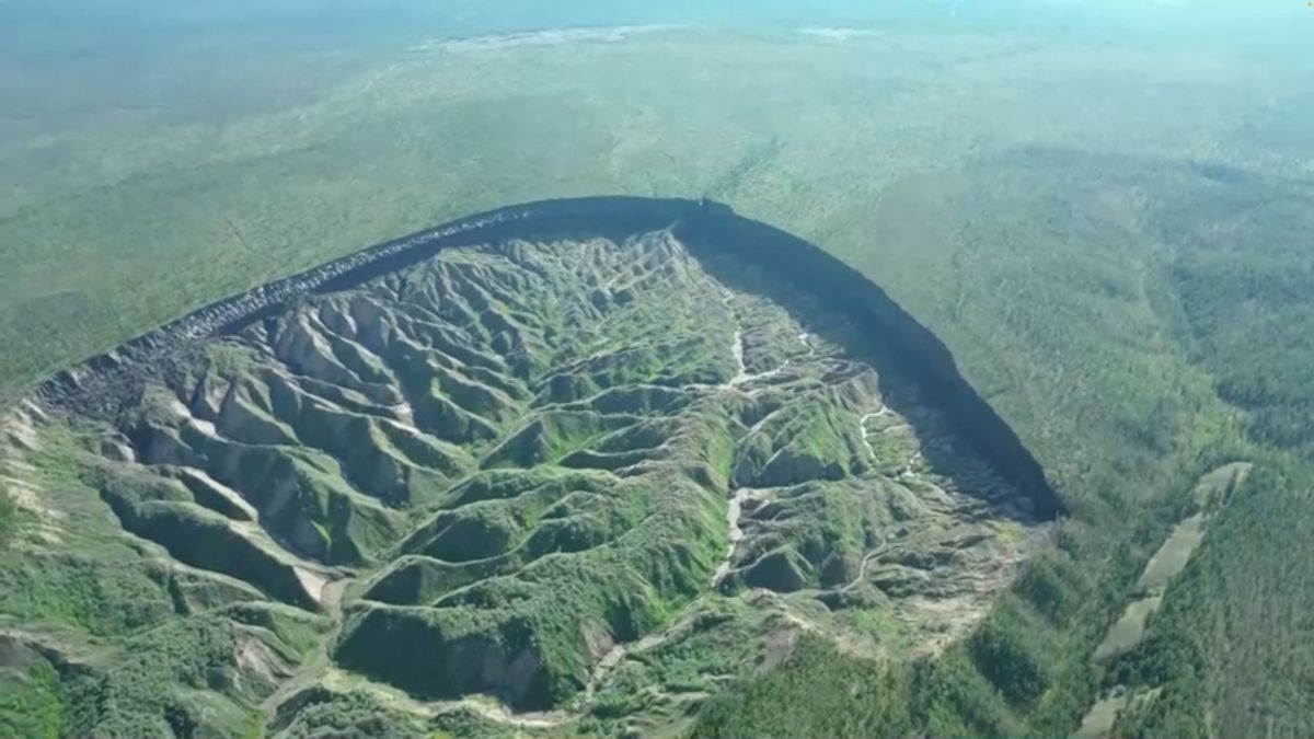 Η Πύλη της Κόλασης στη Σιβηρία δυναμώνει μέρα με τη μέρα
