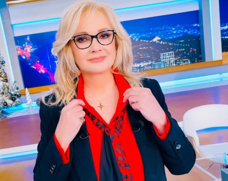 Ρίχνει το διαδίκτυο η Αγγελική Νικολούλη: «Θέλω να πεθάνω κάνοντας έρωτα μέχρι τελικής πτώσης»